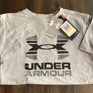 ⚽️ Boys Under Armour Tee  Size M (10)